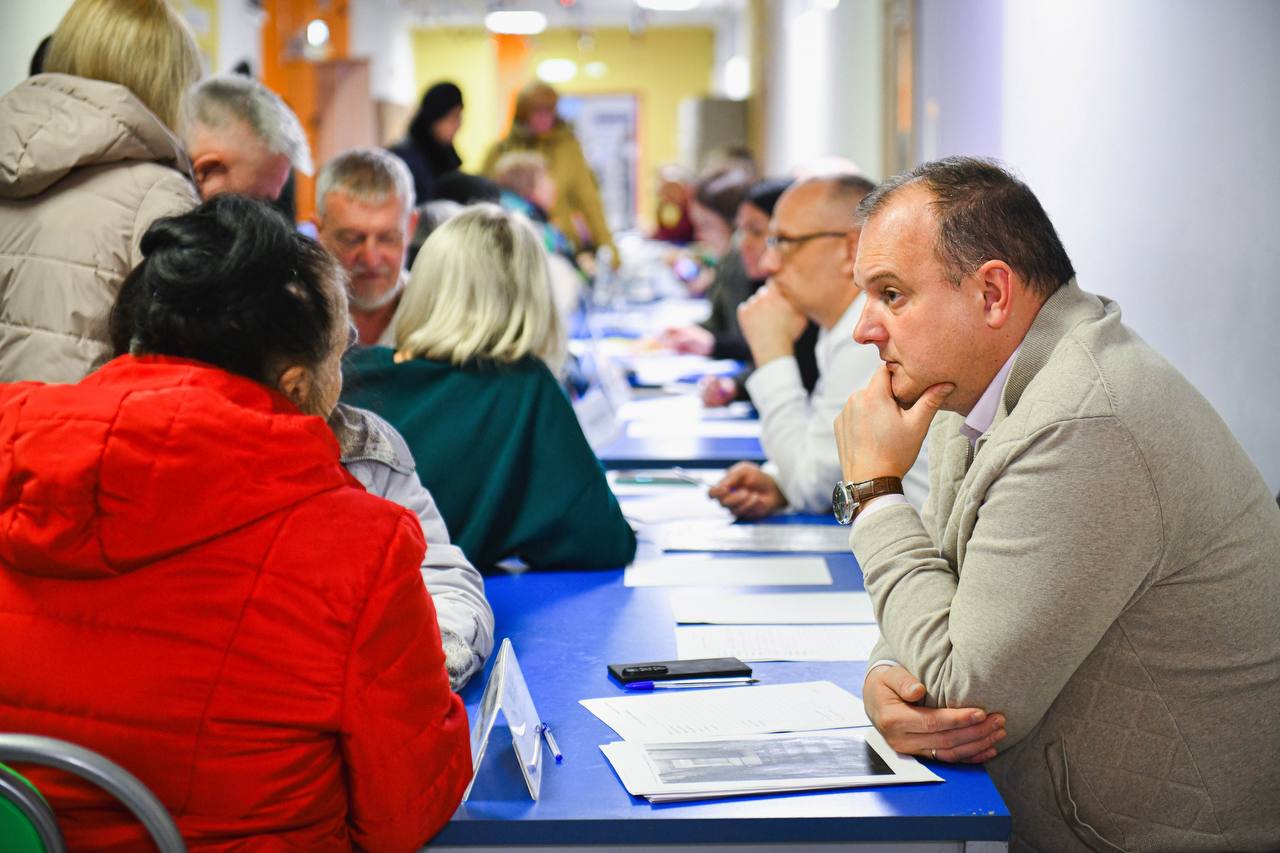 Для жителей микрорайона Подрезково провели выездную администрацию Для жителей микрорайона Подрезково провели выездную администрацию