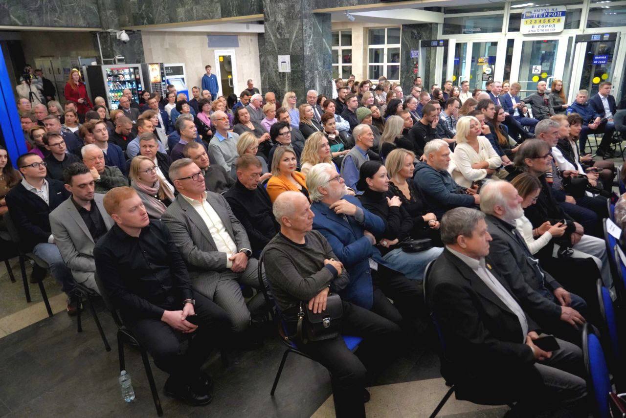 Сегодня в здании автовокзала прошла большая презентация проекта нового транспортно-пересадочного узла Сергиева Посада, который объединит в себе железнодорожный вокзал и автовокзал Сегодня в здании автовокзала прошла большая презентация проекта нового транспортно-пересадочного узла Сергиева Посада, который объединит в себе железнодорожный вокзал и автовокзал