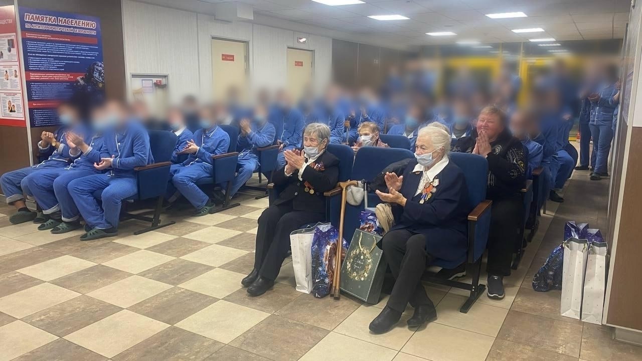 Ветераны Долгопрудного встретились с пациентами госпиталя Ветераны Долгопрудного встретились с пациентами госпиталя