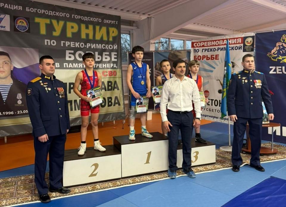 В спортивном зале единоборств ФОК «Акрихин» состоялись первые Открытые соревнования по греко-римской борьбе среди юношей 2009-2018 г.р. Турнир был посвящен памяти героя специальной военной операции, тренера по греко-римской... В спортивном зале единоборств ФОК «Акрихин» состоялись первые Открытые соревнования по греко-римской борьбе среди юношей 2009-2018 г.р. Турнир был посвящен памяти героя специальной военной операции, тренера по греко-римской...