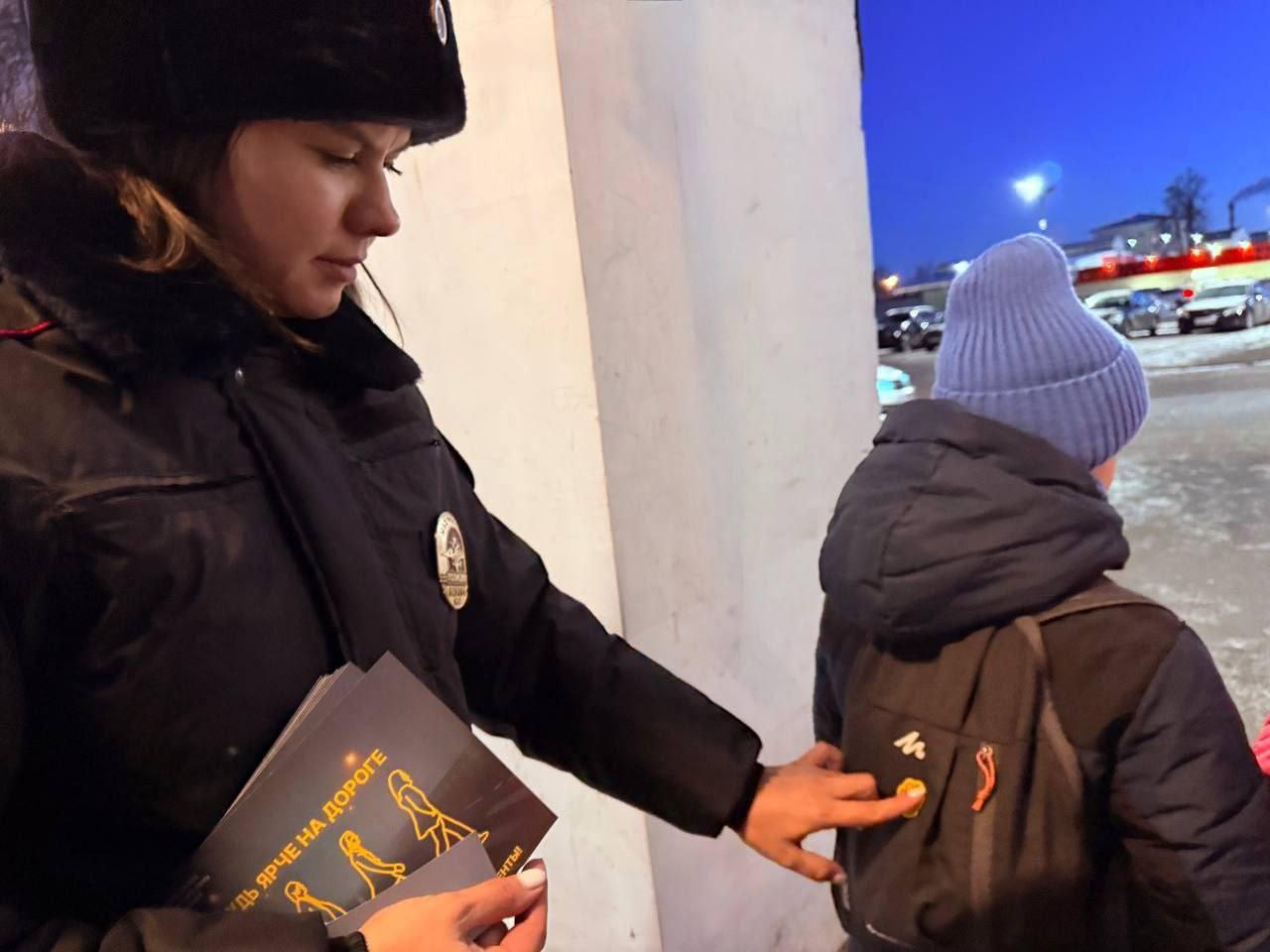 Сотрудники Госавтоинспекции Богородского округа совместно с Центром допризывной подготовки молодёжи провели в Ногинске важное мероприятие в рамках комплекса «Зимние каникулы» Сотрудники Госавтоинспекции Богородского округа совместно с Центром допризывной подготовки молодёжи провели в Ногинске важное мероприятие в рамках комплекса «Зимние каникулы»