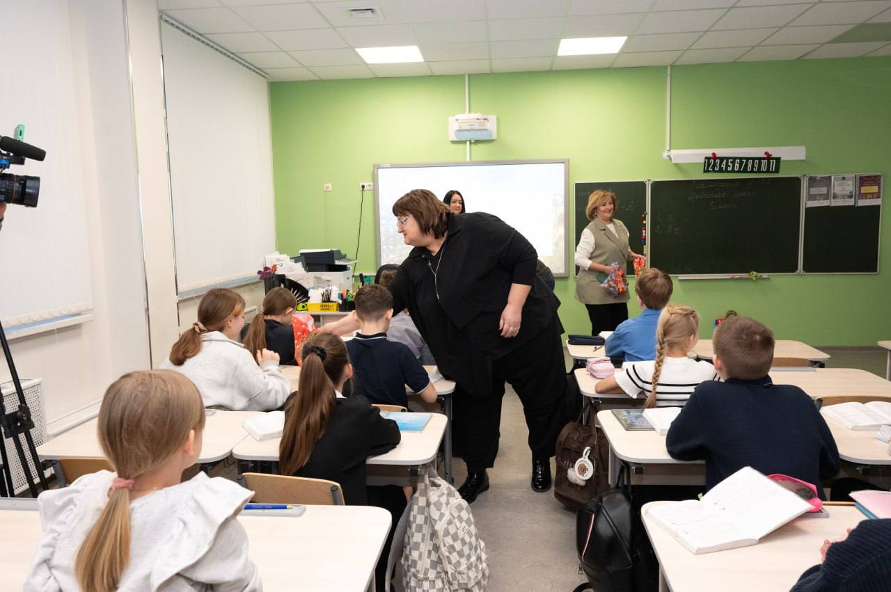 Рисунок ученицы третьего класса школы №7 Ульяны Туляковой был передан на передовую и попал к командиру подразделения, кавалеру ордена Мужества Сергею Ващенко Рисунок ученицы третьего класса школы №7 Ульяны Туляковой был передан на передовую и попал к командиру подразделения, кавалеру ордена Мужества Сергею Ващенко