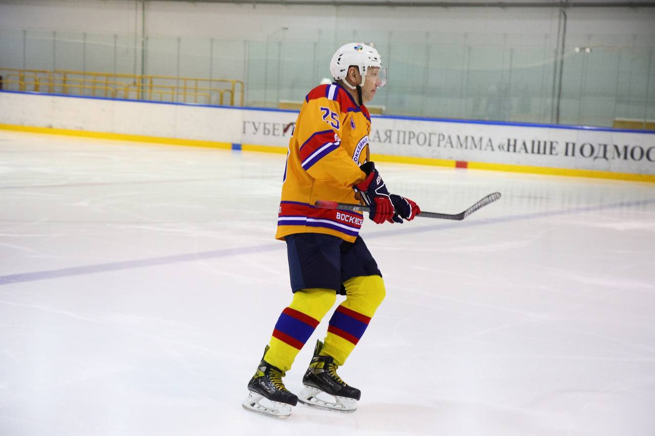 Ледовый спортивный дворец «Химик» в Воскресенске вновь стал местом притяжения для любителей хоккея старшего поколения