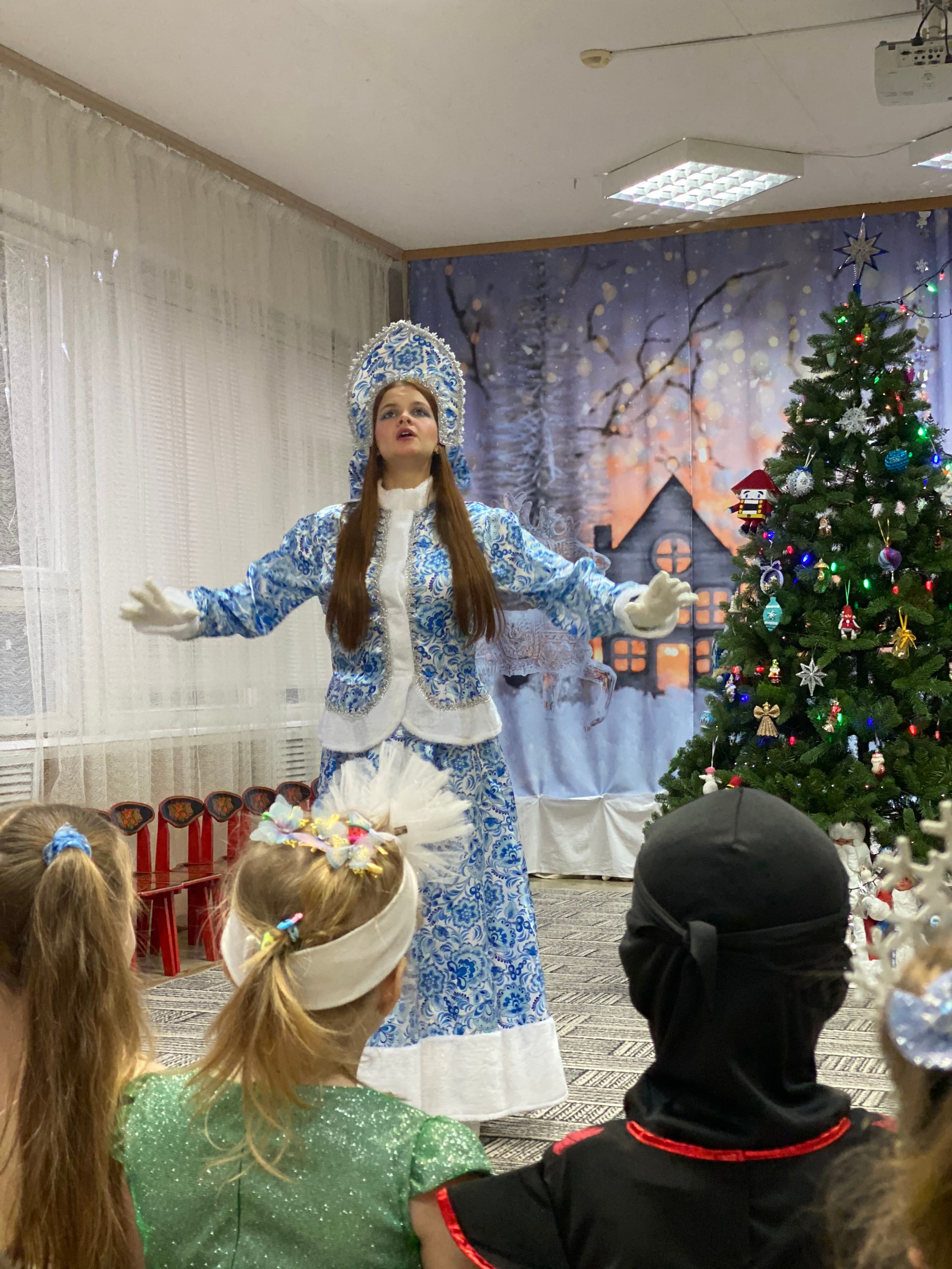 Сегодня в нашей старшей группе прошёл замечательный новогодний утренник, который собрал много радостных детских улыбок Сегодня в нашей старшей группе прошёл замечательный новогодний утренник, который собрал много радостных детских улыбок