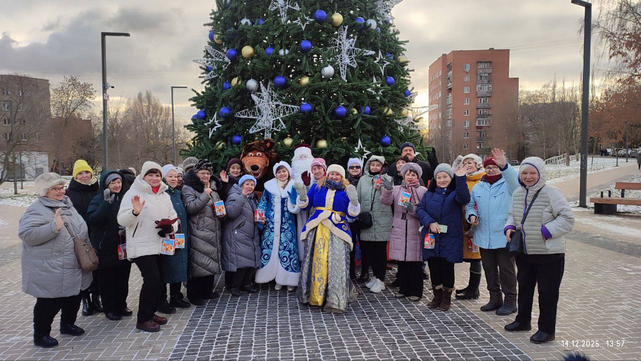 Долголеты из Дзержинского Люберец стали пассажирами «Новогоднего автобуса» Долголеты из Дзержинского Люберец стали пассажирами «Новогоднего автобуса»