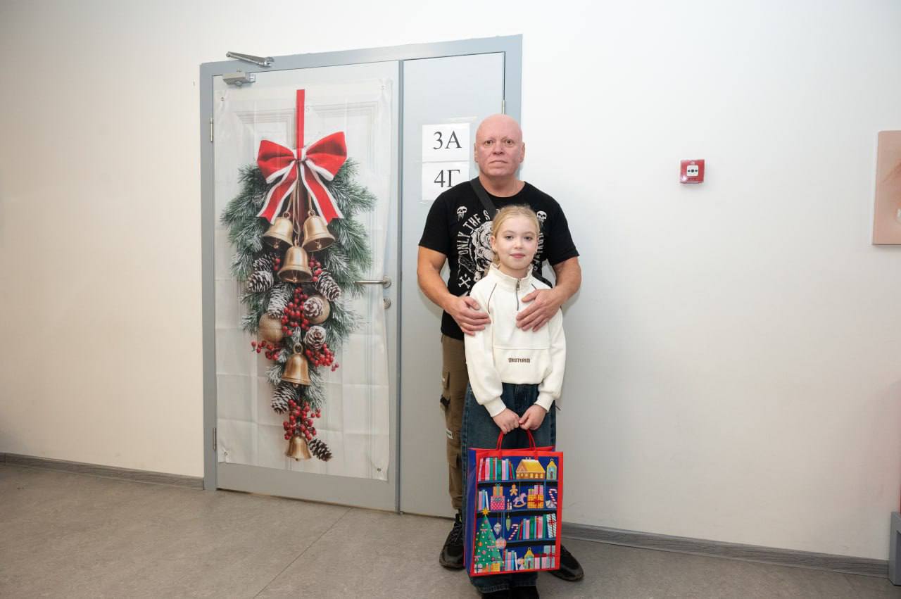 Рисунок ученицы третьего класса школы №7 Ульяны Туляковой был передан на передовую и попал к командиру подразделения, кавалеру ордена Мужества Сергею Ващенко Рисунок ученицы третьего класса школы №7 Ульяны Туляковой был передан на передовую и попал к командиру подразделения, кавалеру ордена Мужества Сергею Ващенко