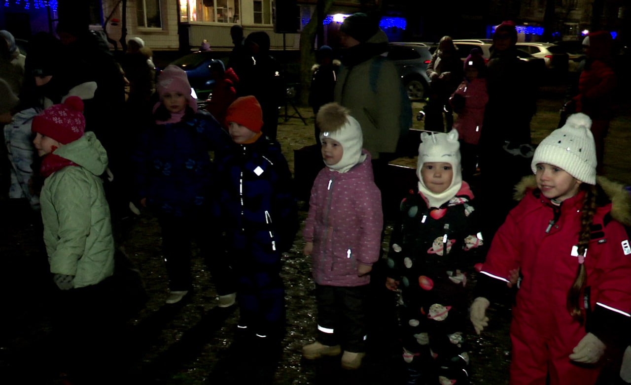 Праздник к вам приходит: во дворах Долгопрудного продолжаются предновогодние встречи соседей Праздник к вам приходит: во дворах Долгопрудного продолжаются предновогодние встречи соседей