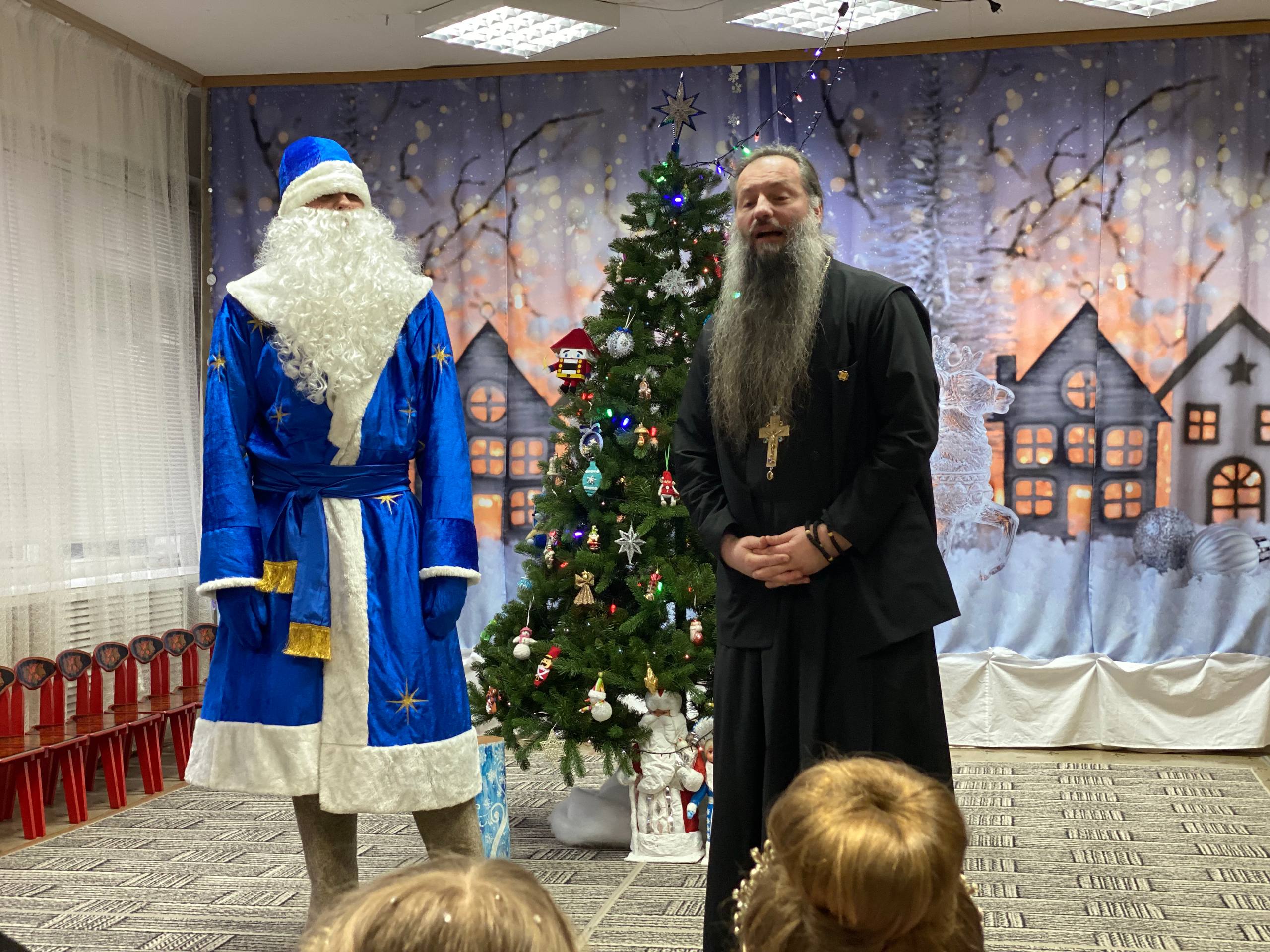 Новогодний утренник в подготовительной группе — это всегда особое событие, которое дарит детям массу радости и веселья Новогодний утренник в подготовительной группе — это всегда особое событие, которое дарит детям массу радости и веселья