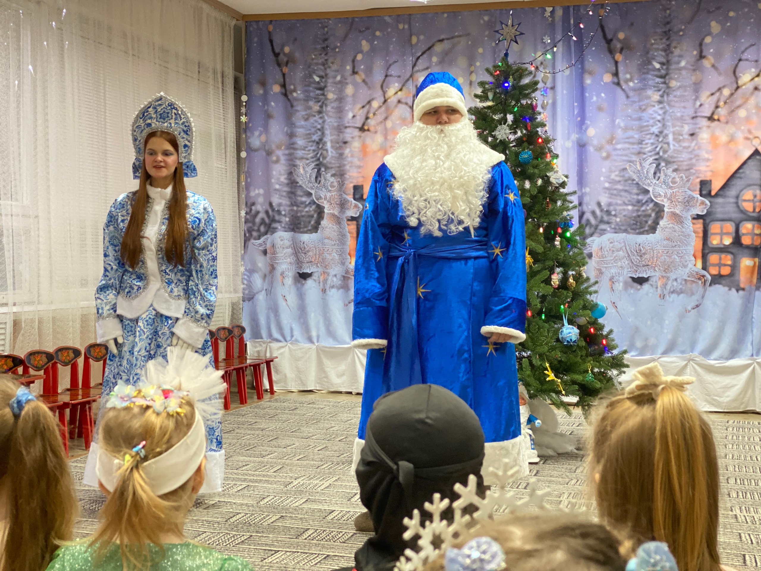 Сегодня в нашей старшей группе прошёл замечательный новогодний утренник, который собрал много радостных детских улыбок Сегодня в нашей старшей группе прошёл замечательный новогодний утренник, который собрал много радостных детских улыбок