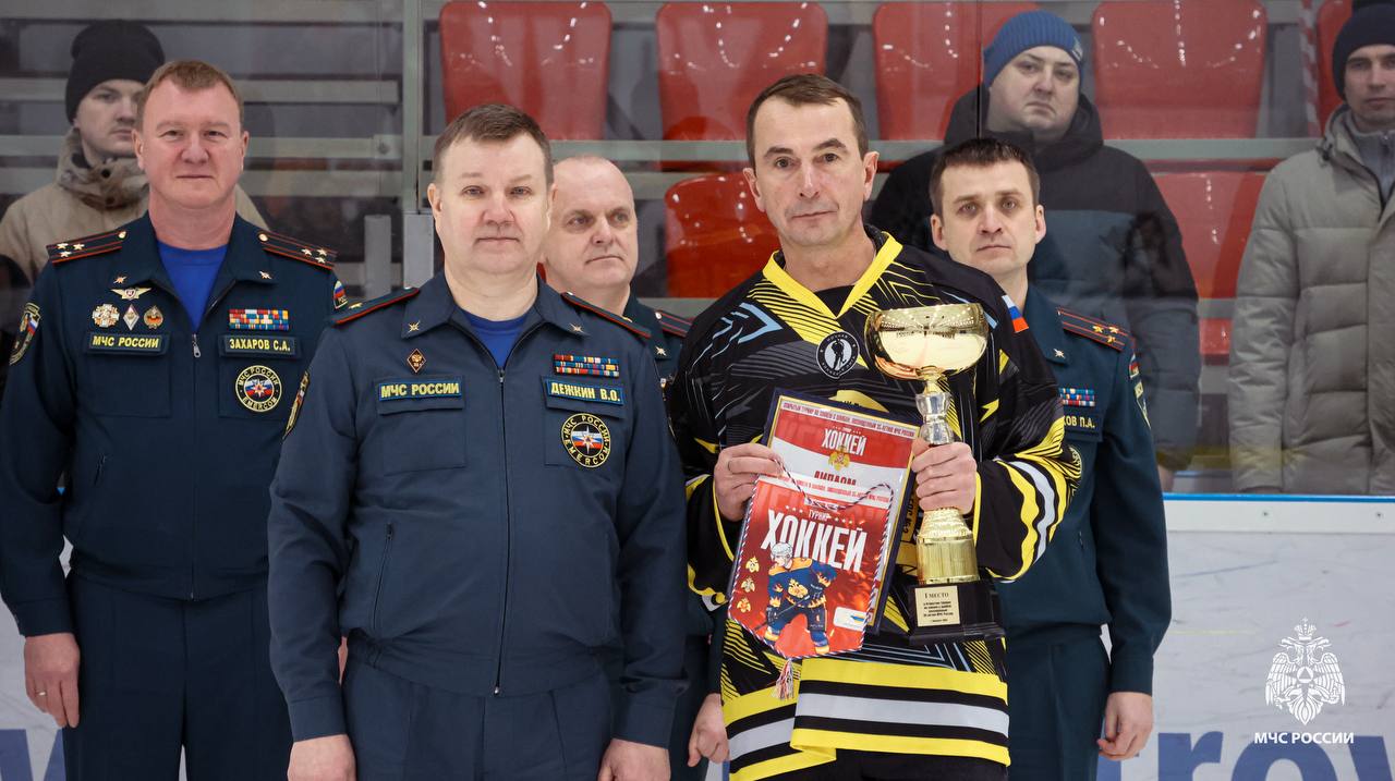 На ледовой арене парка-отеля «Пересвет» состоялся открытый турнир по хоккею среди подразделений МЧС России На ледовой арене парка-отеля «Пересвет» состоялся открытый турнир по хоккею среди подразделений МЧС России