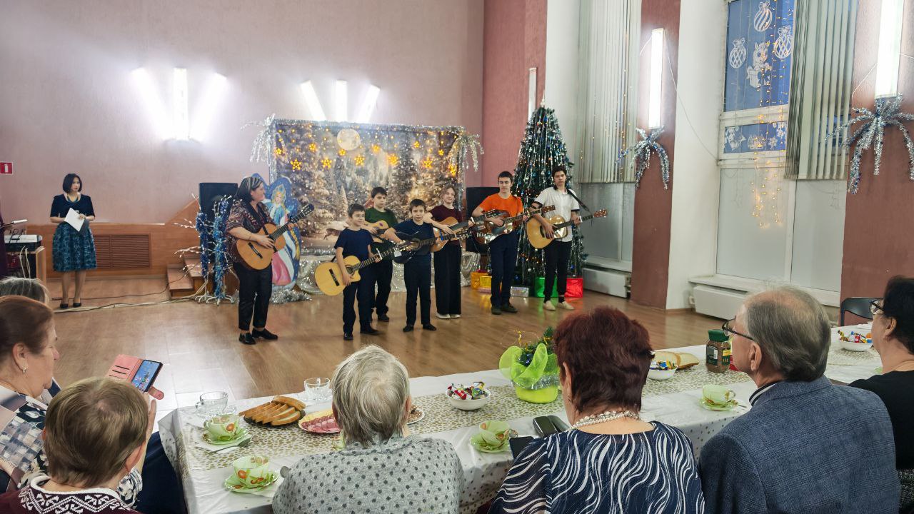 Наши новости. 17 декабря в Доме культуры «Родник» м.о. Чехов совместно с Шараповской сельской библиотекой для людей элегантного возраста состоялся новогодний огонек «Новогодняя симфония» Наши новости. 17 декабря в Доме культуры «Родник» м.о. Чехов совместно с Шараповской сельской библиотекой для людей элегантного возраста состоялся новогодний огонек «Новогодняя симфония»
