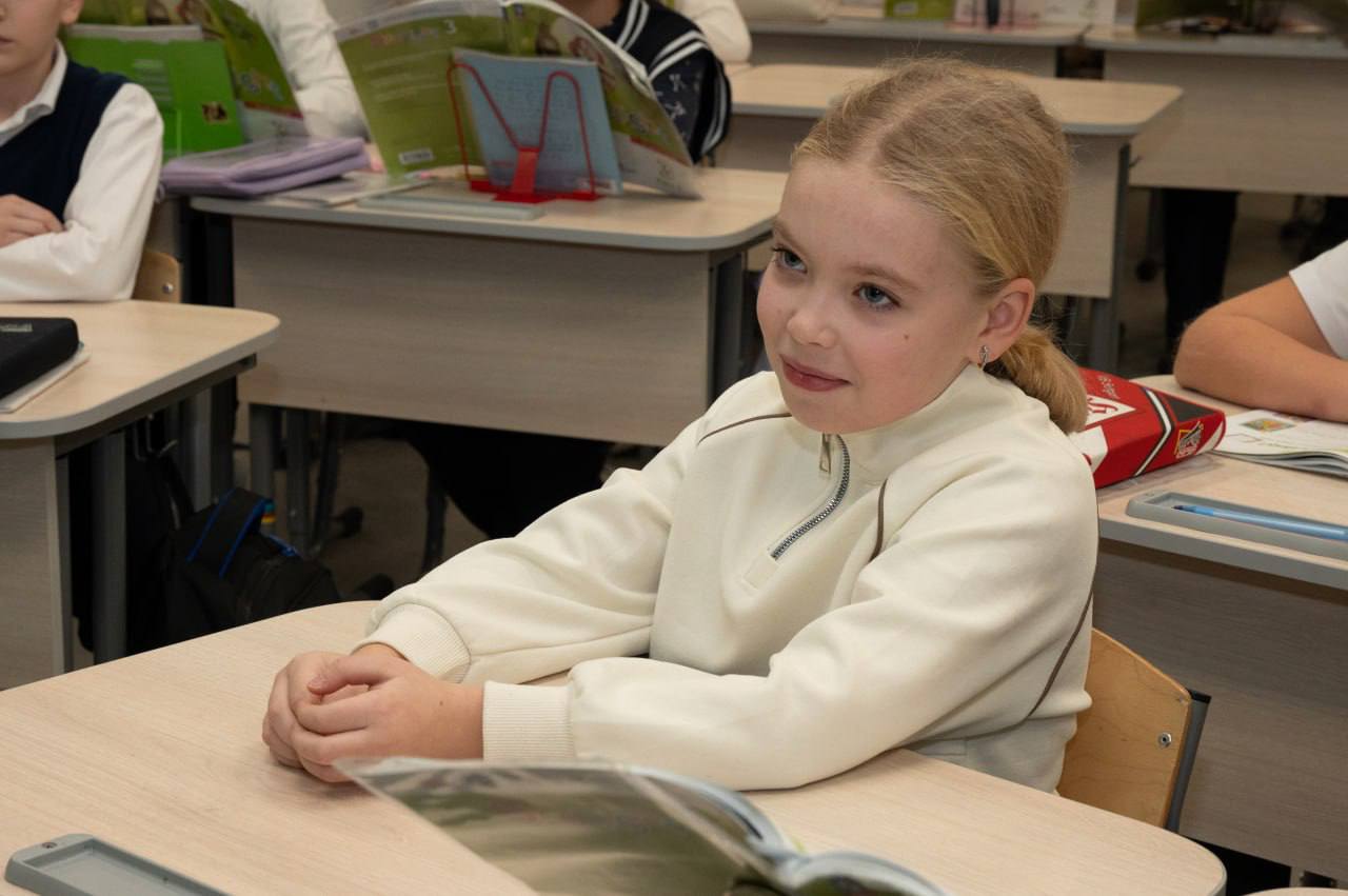 Рисунок ученицы третьего класса школы №7 Ульяны Туляковой был передан на передовую и попал к командиру подразделения, кавалеру ордена Мужества Сергею Ващенко Рисунок ученицы третьего класса школы №7 Ульяны Туляковой был передан на передовую и попал к командиру подразделения, кавалеру ордена Мужества Сергею Ващенко