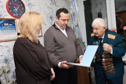 Игорь Трифонов: Вместе с депутатом Государственной Думы Аллой Викторовной Поляковой поздравили Николая Николаевича Багаева с днём рождения