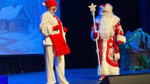 В ДК «Выстрел» прошло благотворительное новогоднее представление для детей