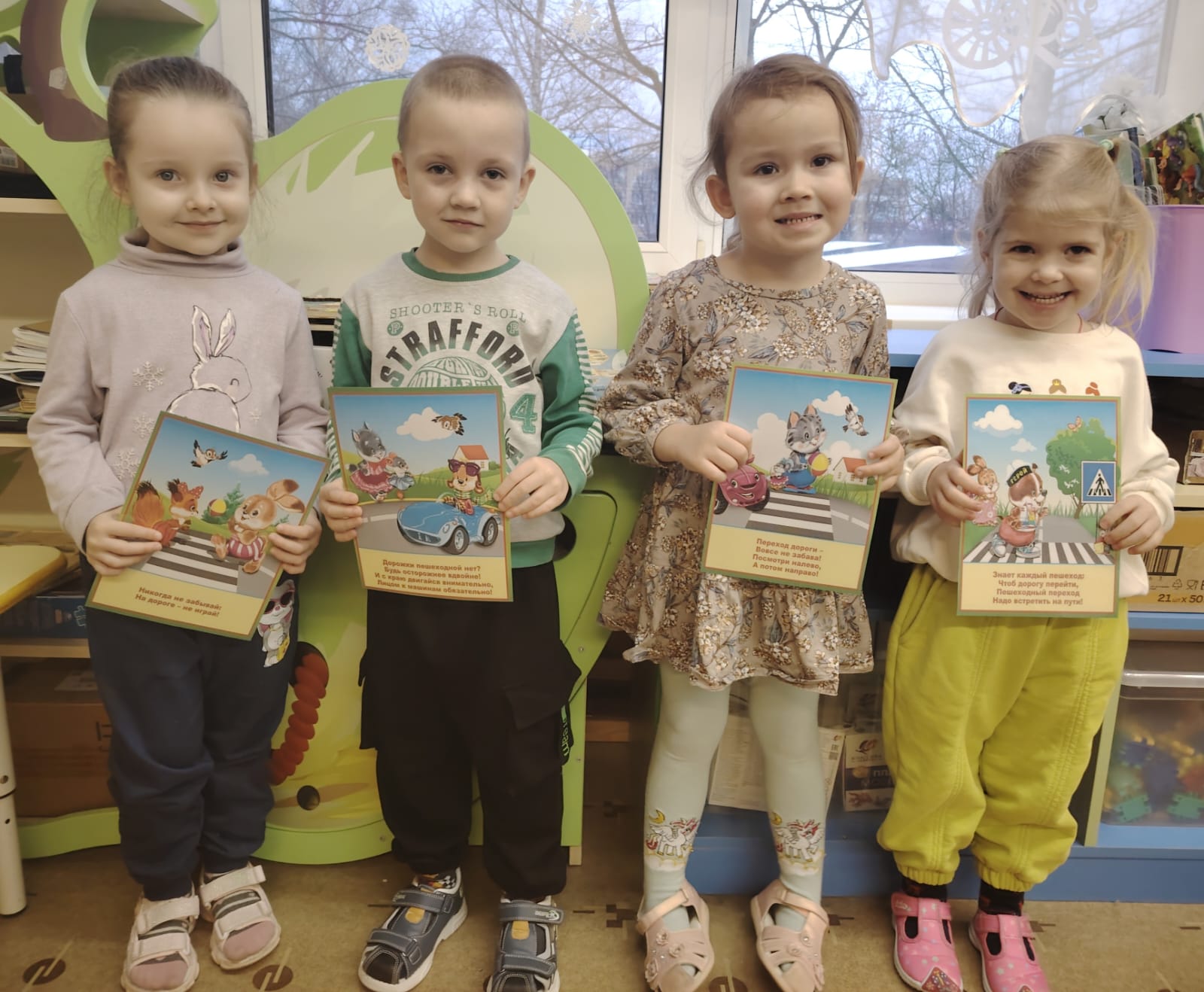 Единый день ДДТТ в средней группе "Солнышко" - "Пешеходный переход" Единый день ДДТТ в средней группе "Солнышко" - "Пешеходный переход"