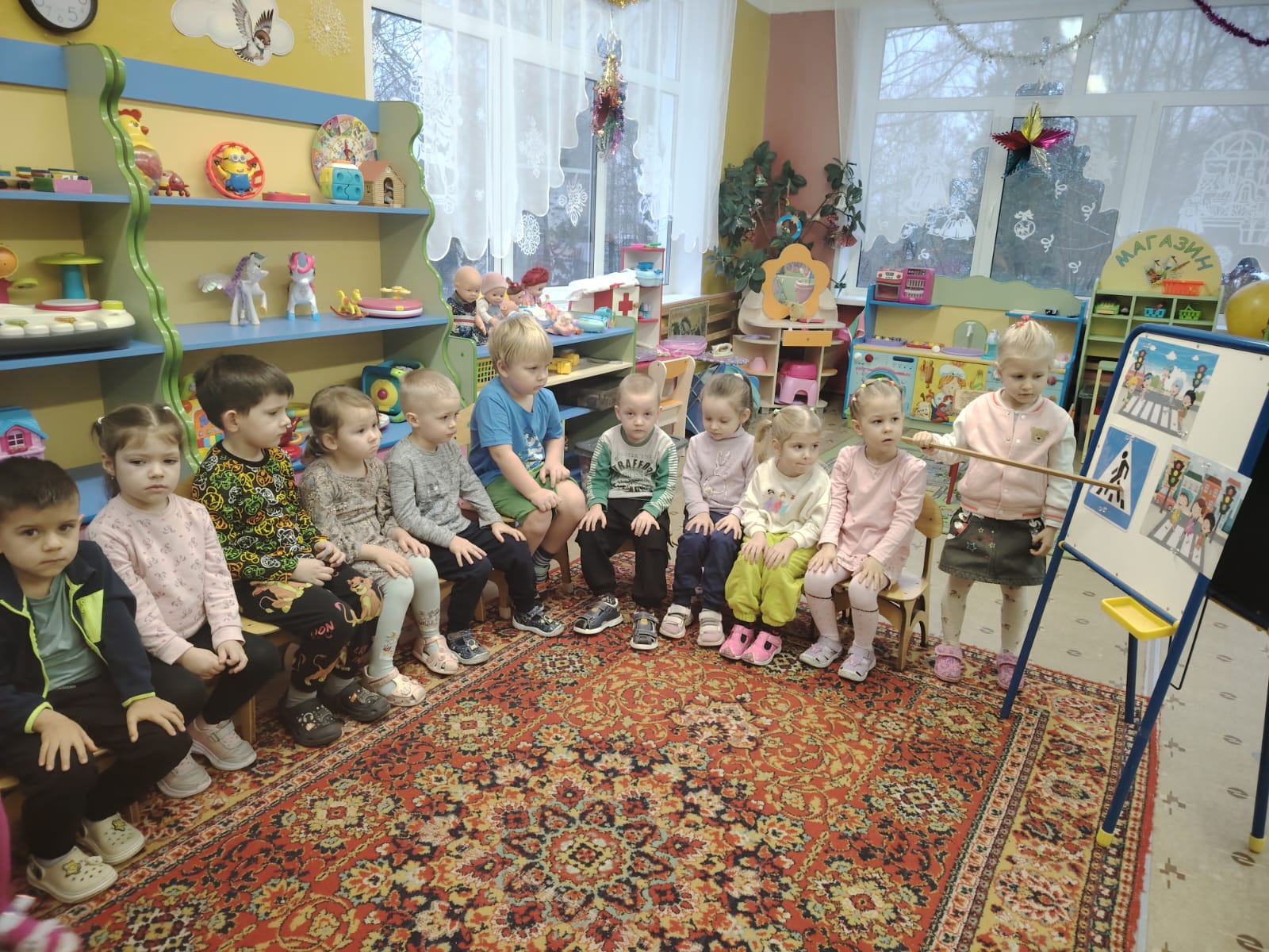 Единый день ДДТТ в средней группе "Солнышко" - "Пешеходный переход" Единый день ДДТТ в средней группе "Солнышко" - "Пешеходный переход"