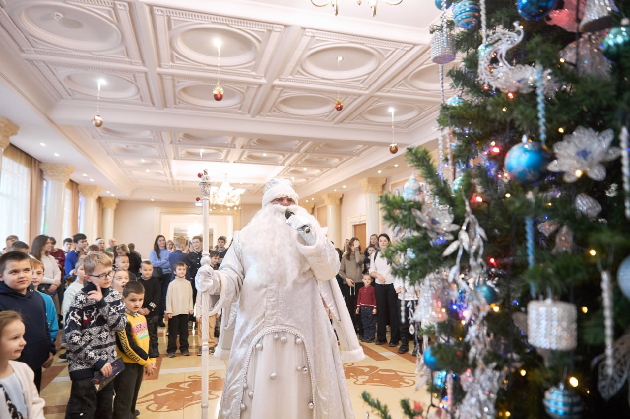 Игорь Сухин: Сегодня в нашем театре драмы и комедии особенные зрители и самые искренние улыбки Игорь Сухин: Сегодня в нашем театре драмы и комедии особенные зрители и самые искренние улыбки