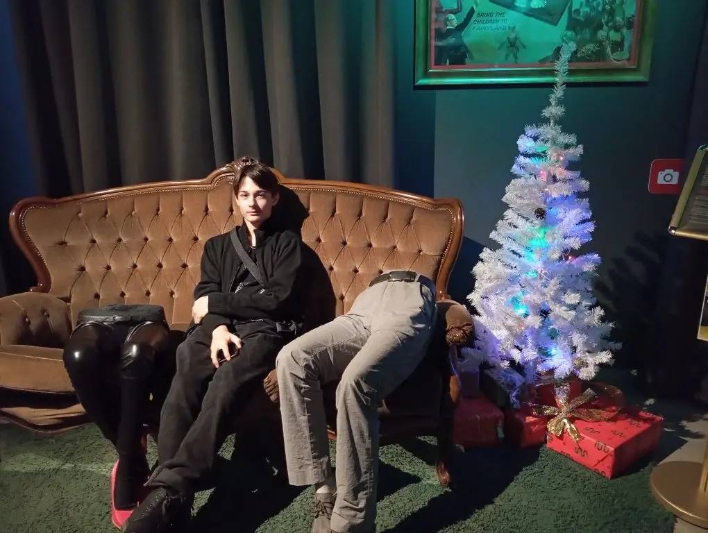 Ученики 9Г, 9Д, 9Е и 8Е провели потрясающий день в новогодней Москве!