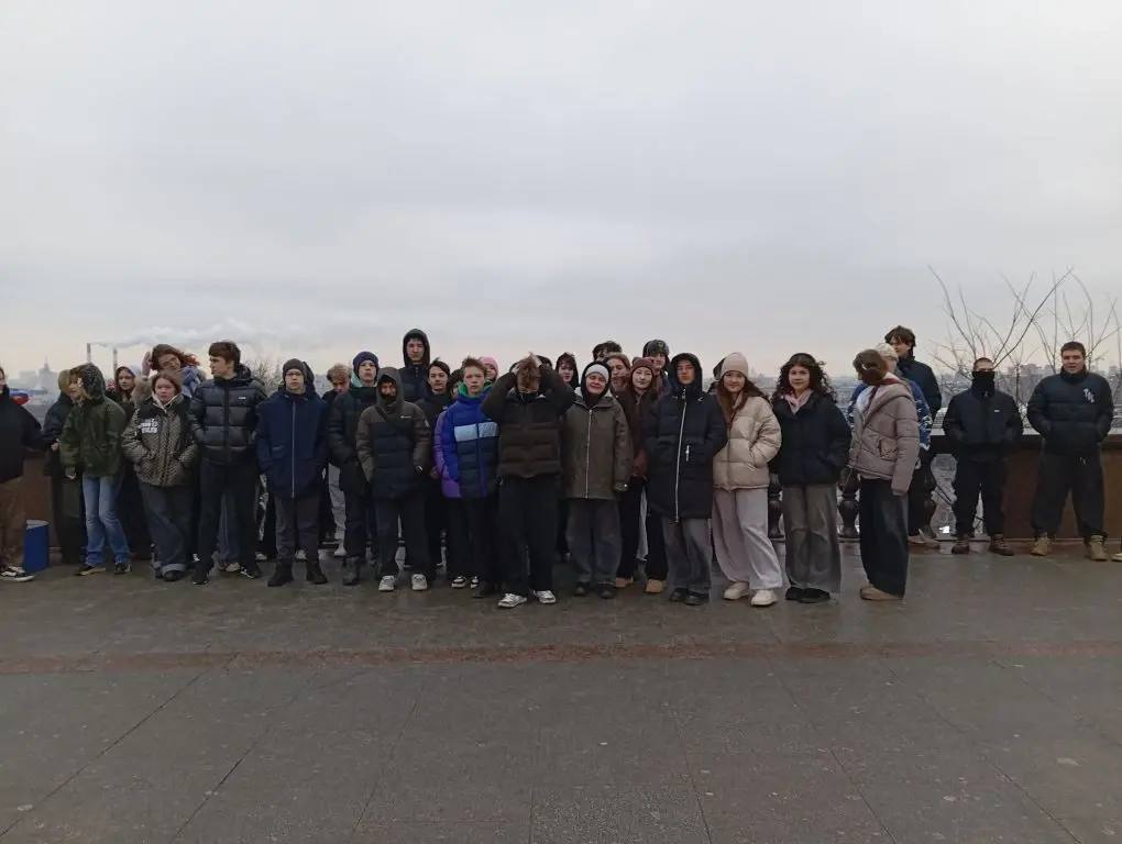 Ученики 9Г, 9Д, 9Е и 8Е провели потрясающий день в новогодней Москве! Ученики 9Г, 9Д, 9Е и 8Е провели потрясающий день в новогодней Москве!