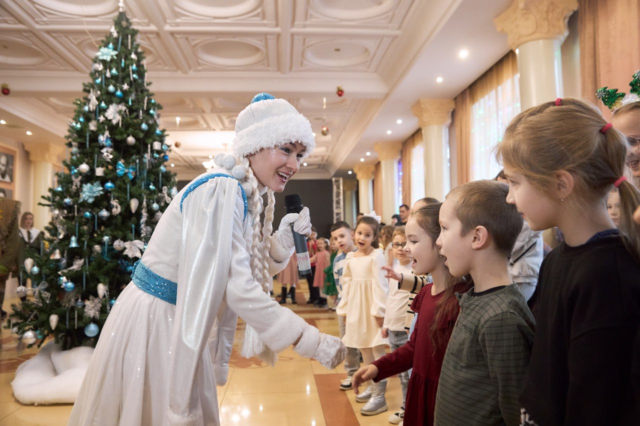 Игорь Сухин: Сегодня в нашем театре драмы и комедии особенные зрители и самые искренние улыбки Игорь Сухин: Сегодня в нашем театре драмы и комедии особенные зрители и самые искренние улыбки