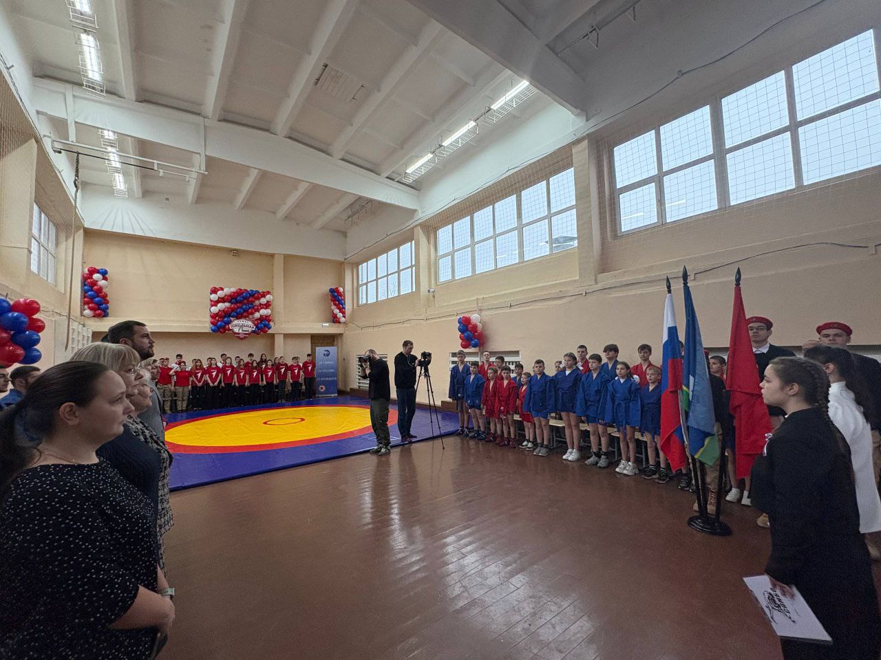 «Самбо в школу». В Новобытовской школе (корп.Крюково) теперь реализуют Федеральный проект «Самбо в школу». 18 декабря юнармейцы отряда "Дохтуровцы" приняли участие в торжественном открытии площадки на базе школы «Самбо в школу». В Новобытовской школе (корп.Крюково) теперь реализуют Федеральный проект «Самбо в школу». 18 декабря юнармейцы отряда "Дохтуровцы" приняли участие в торжественном открытии площадки на базе школы