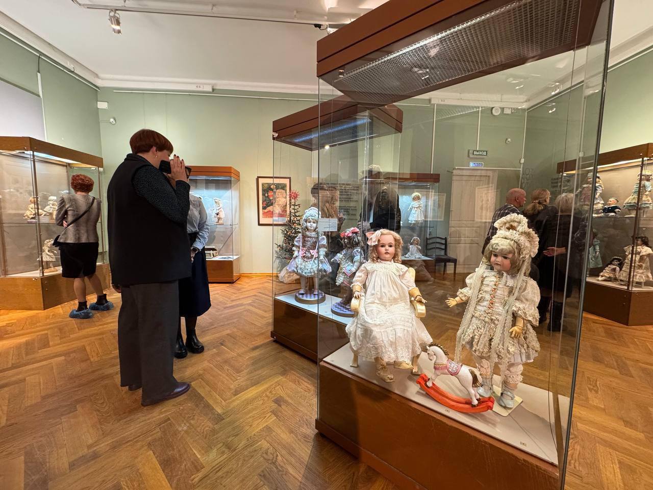 Сергиево-Посадский музей-заповедник приглашает на уникальную выставку, впервые представляющую в своих залах коллекцию авторских, винтажных и антикварных кукол известного художника Татьяны Бирюковой Сергиево-Посадский музей-заповедник приглашает на уникальную выставку, впервые представляющую в своих залах коллекцию авторских, винтажных и антикварных кукол известного художника Татьяны Бирюковой