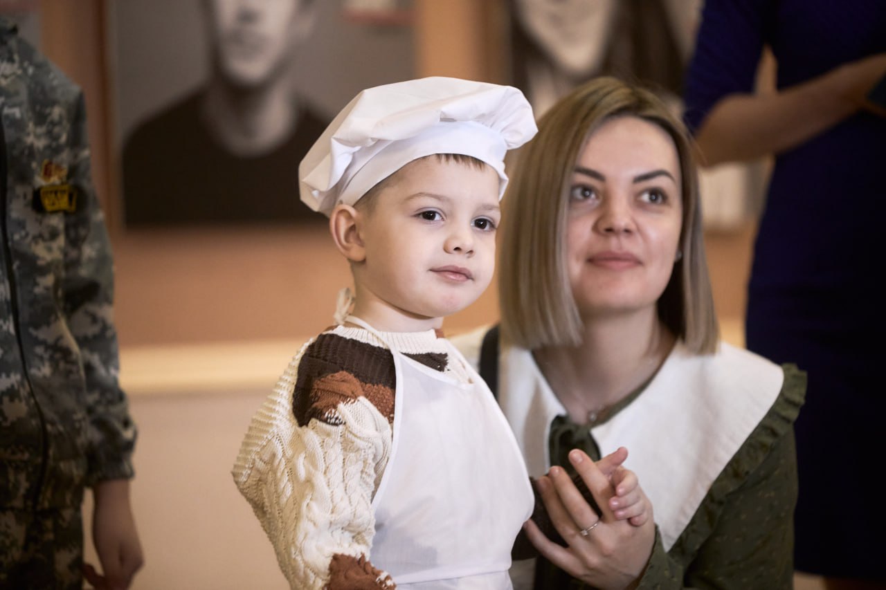 Игорь Сухин: Сегодня в нашем театре драмы и комедии особенные зрители и самые искренние улыбки Игорь Сухин: Сегодня в нашем театре драмы и комедии особенные зрители и самые искренние улыбки