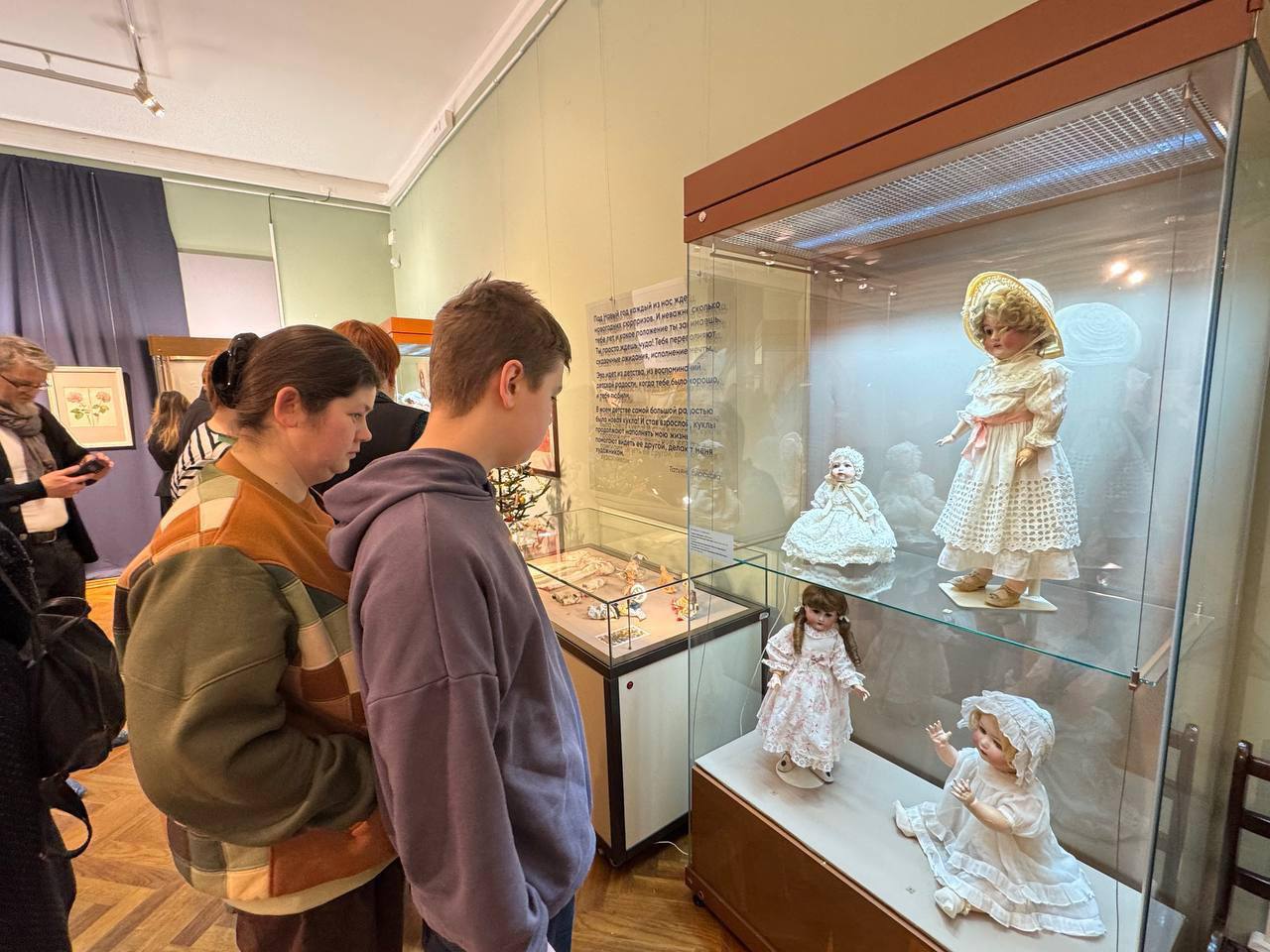 Сергиево-Посадский музей-заповедник приглашает на уникальную выставку, впервые представляющую в своих залах коллекцию авторских, винтажных и антикварных кукол известного художника Татьяны Бирюковой Сергиево-Посадский музей-заповедник приглашает на уникальную выставку, впервые представляющую в своих залах коллекцию авторских, винтажных и антикварных кукол известного художника Татьяны Бирюковой