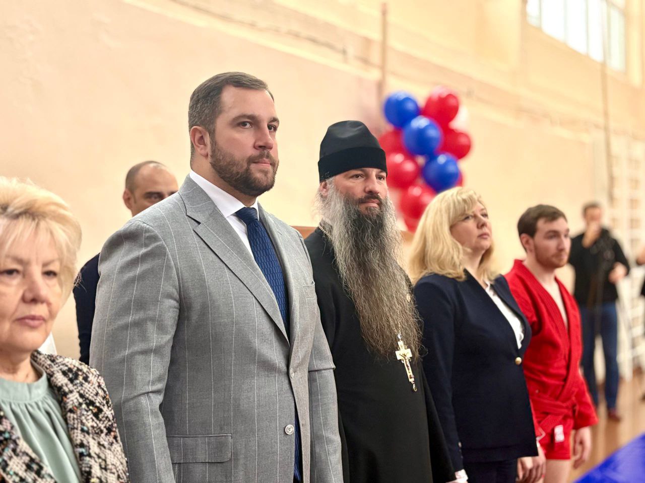 «Самбо в школу». В Новобытовской школе (корп.Крюково) теперь реализуют Федеральный проект «Самбо в школу». 18 декабря юнармейцы отряда "Дохтуровцы" приняли участие в торжественном открытии площадки на базе школы