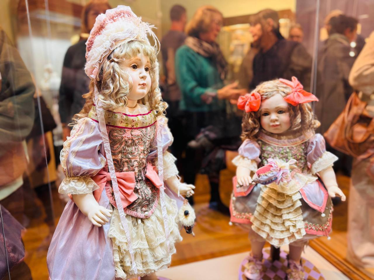 Сергиево-Посадский музей-заповедник приглашает на уникальную выставку, впервые представляющую в своих залах коллекцию авторских, винтажных и антикварных кукол известного художника Татьяны Бирюковой Сергиево-Посадский музей-заповедник приглашает на уникальную выставку, впервые представляющую в своих залах коллекцию авторских, винтажных и антикварных кукол известного художника Татьяны Бирюковой