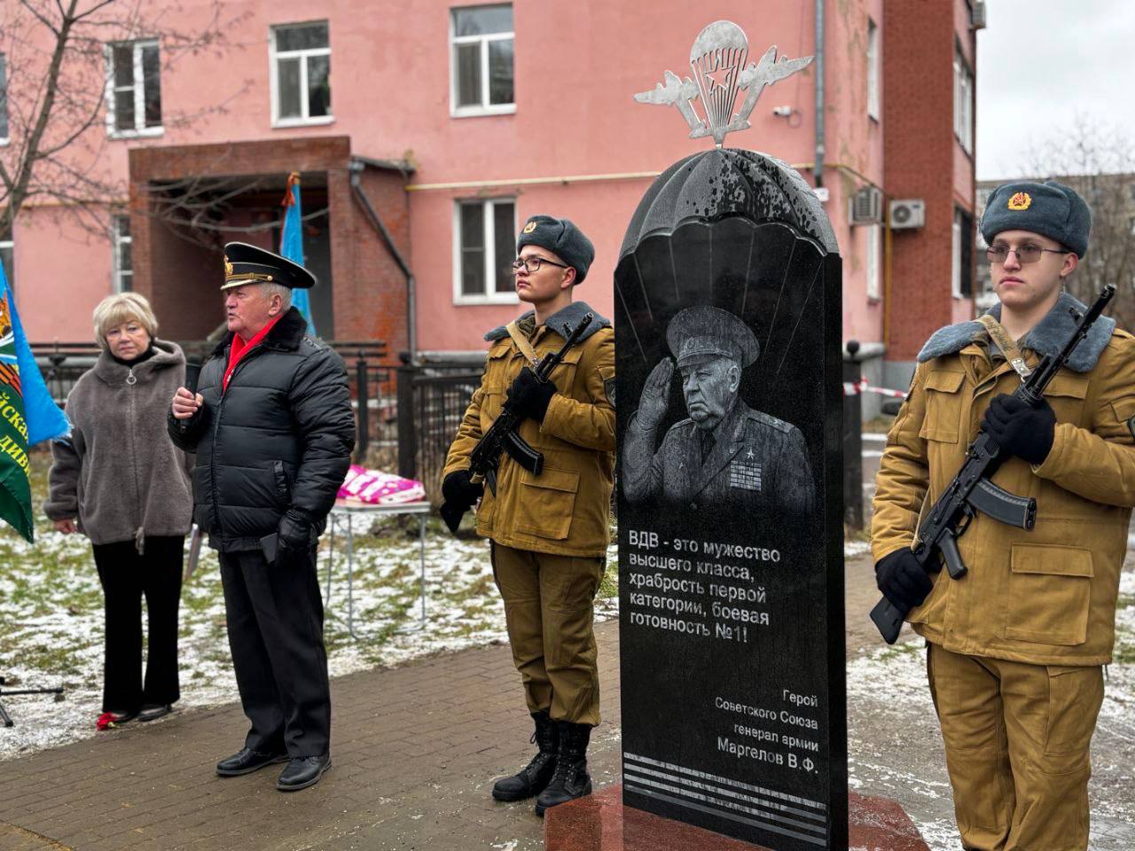 В Воскресенске прошла памятная акция «Никто, кроме нас!» В Воскресенске прошла памятная акция «Никто, кроме нас!»