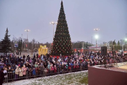 НОВОСТИ. 20 декабря дети зажгли огоньки на главной Ёлке города
