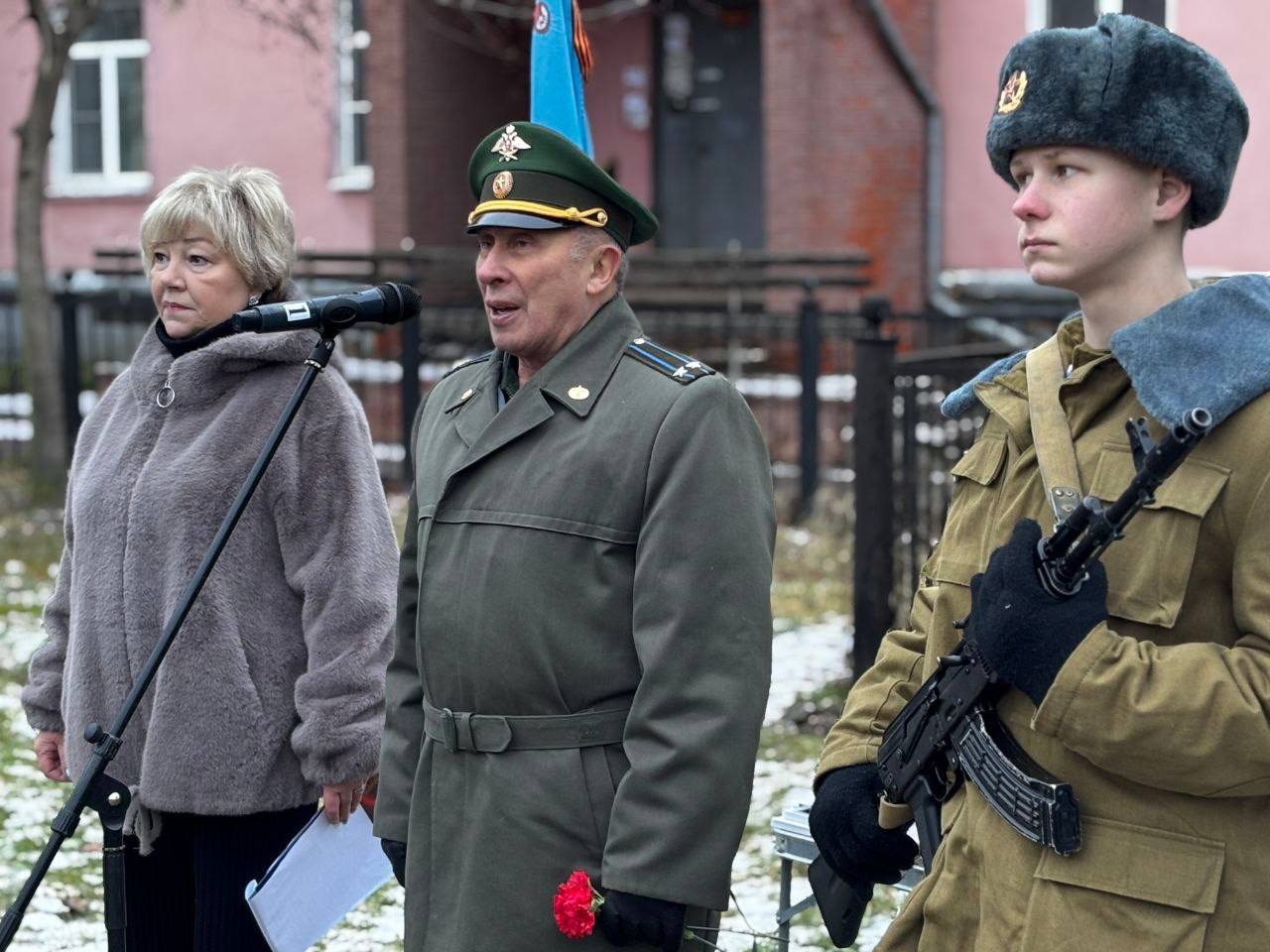 В Воскресенске прошла памятная акция «Никто, кроме нас!» В Воскресенске прошла памятная акция «Никто, кроме нас!»