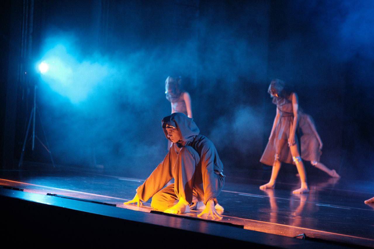 На сцене Дворца культуры им. Ленина состоялась премьера балета «Арракис — танец Дюн» — работа, впечатляющая своей целостностью и гипнотической силой исполнения На сцене Дворца культуры им. Ленина состоялась премьера балета «Арракис — танец Дюн» — работа, впечатляющая своей целостностью и гипнотической силой исполнения