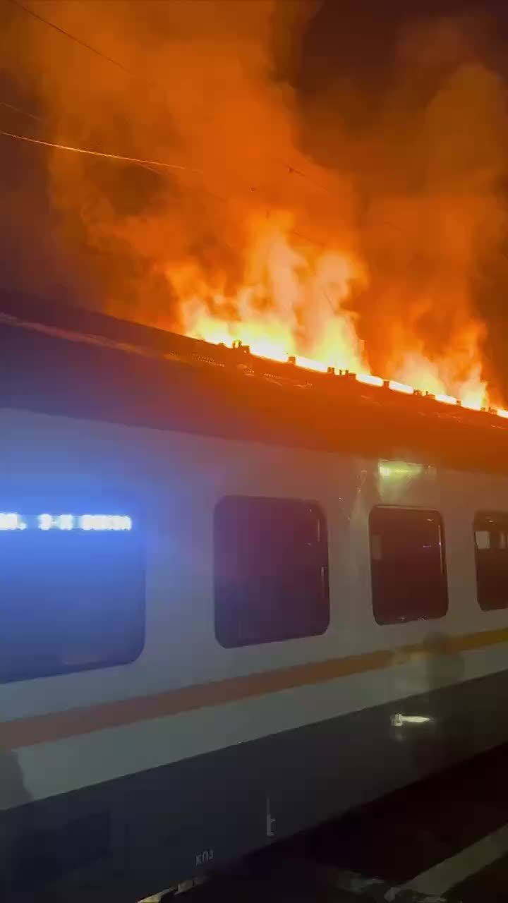 Горит электричка на Горьковском направлении в Подмосковье