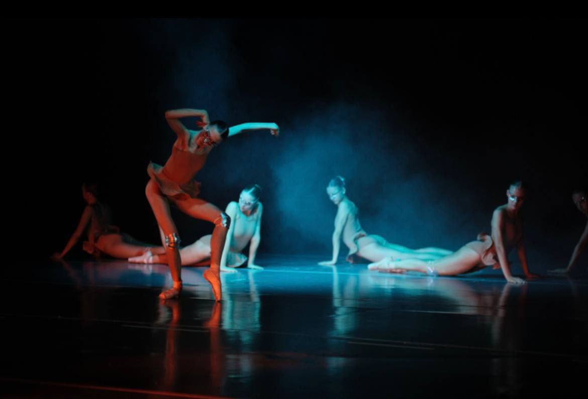 На сцене Дворца культуры им. Ленина состоялась премьера балета «Арракис — танец Дюн» — работа, впечатляющая своей целостностью и гипнотической силой исполнения На сцене Дворца культуры им. Ленина состоялась премьера балета «Арракис — танец Дюн» — работа, впечатляющая своей целостностью и гипнотической силой исполнения