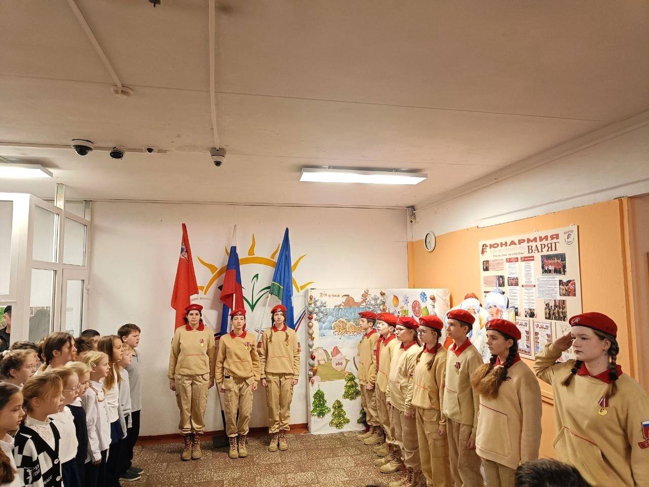 Утро понедельника началось с традиционных мероприятий в школе Утро понедельника началось с традиционных мероприятий в школе