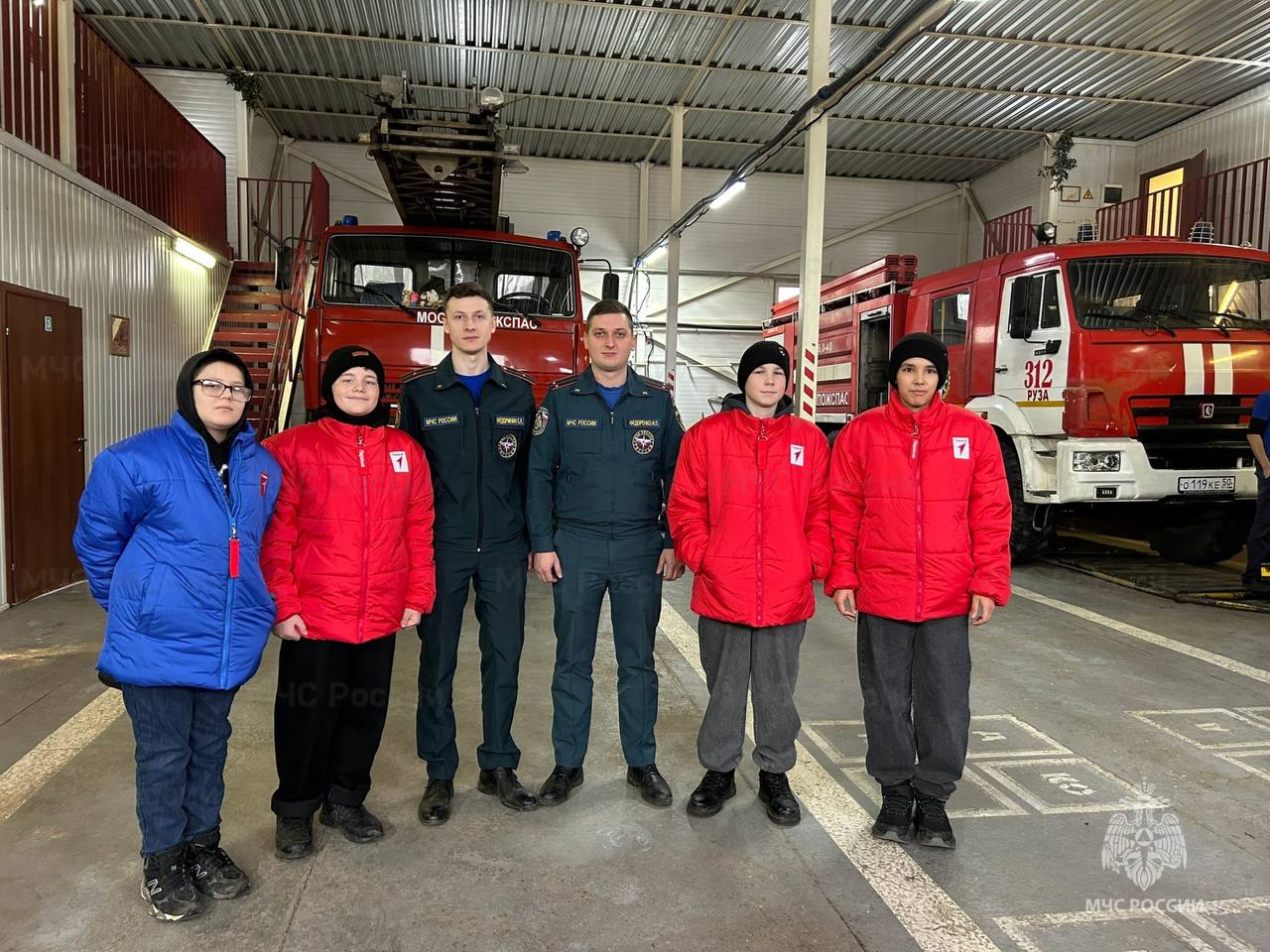 В Рузе инспекторы ГПН провели для юных жителей города экскурсию по пожарной части В Рузе инспекторы ГПН провели для юных жителей города экскурсию по пожарной части