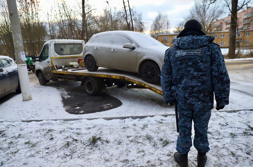В Солнечногорске арестовали два автомобиля должников по ЖКХ и налогам
