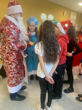 Операция "Дед Мороз". В преддверии предновогодних дней к нашим ребятам в гости пришел Дедушка Мороз! Он является одним из символов Нового года и зимнего праздника