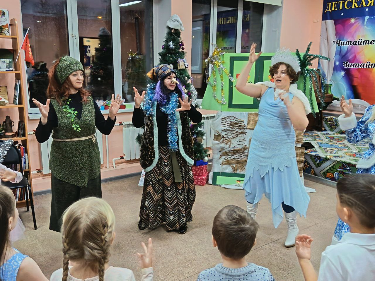 Огни на волшебной елочке зажгли ребята в чеховской библиотеке Огни на волшебной елочке зажгли ребята в чеховской библиотеке