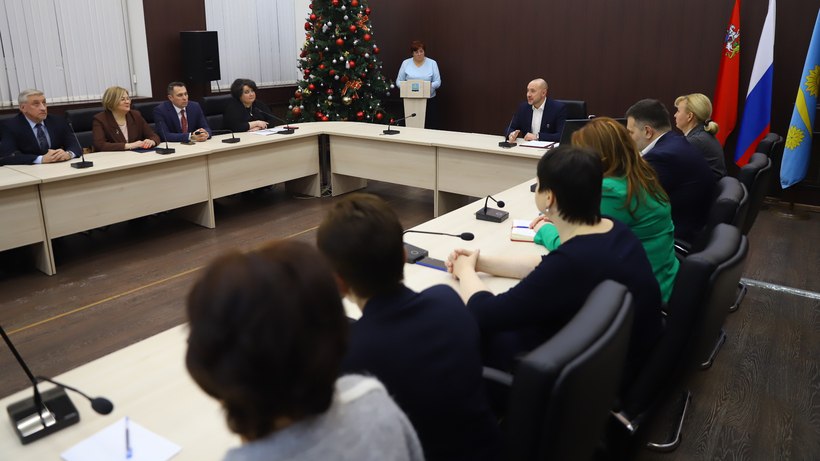 Директоров школ Солнечногорска наградили по итогам года Директоров школ Солнечногорска наградили по итогам года