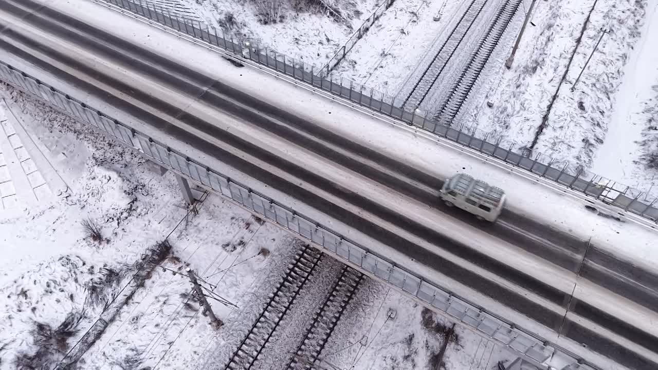 На Обуховском шоссе запустили движение по отремонтированному путепроводу