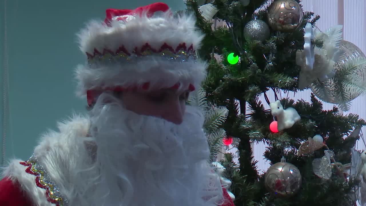 Реутовские депутаты поздравили детей в инфекционном отделении