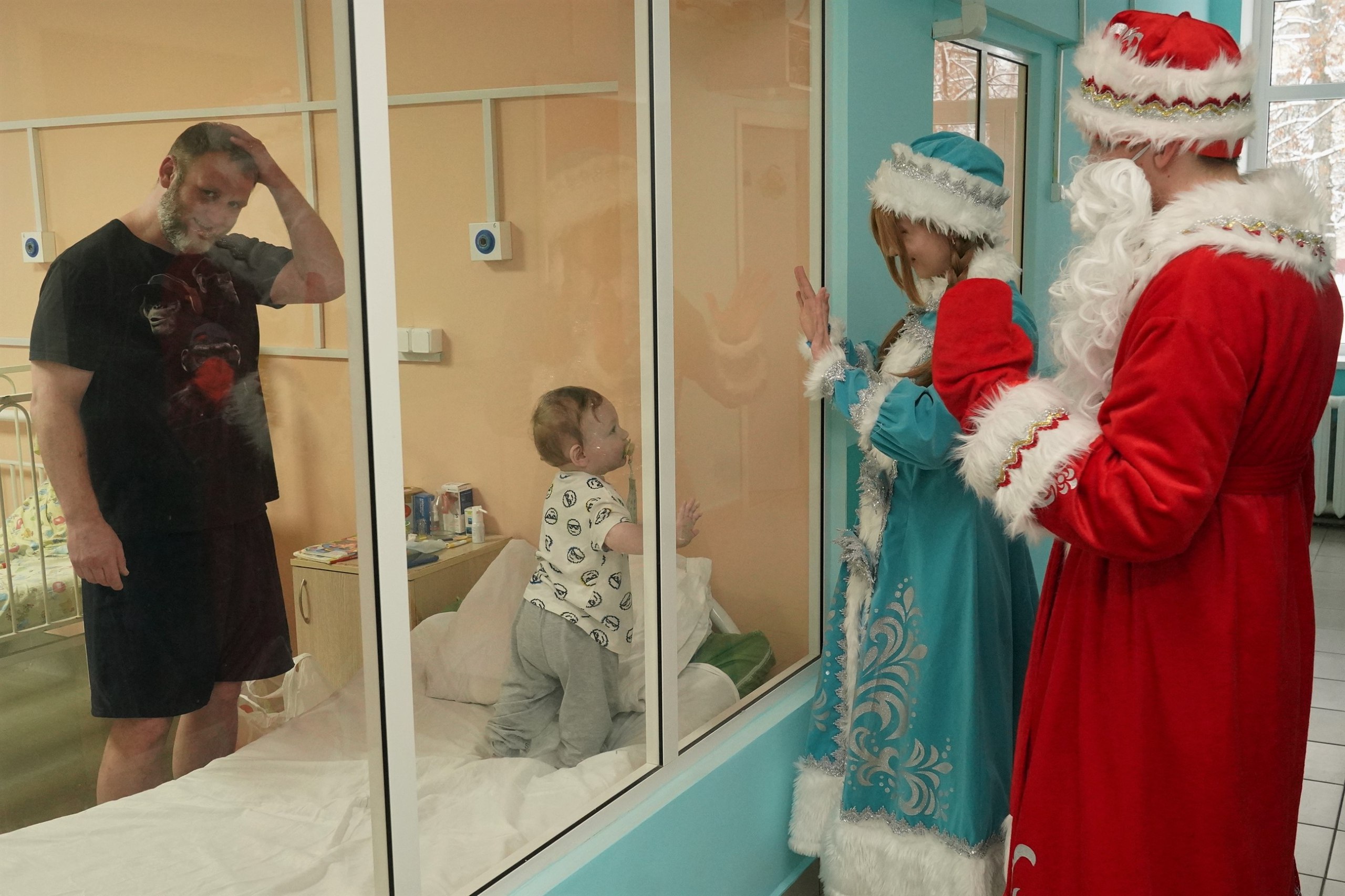 Реутовские депутаты поздравили детей в инфекционном отделении Реутовские депутаты поздравили детей в инфекционном отделении