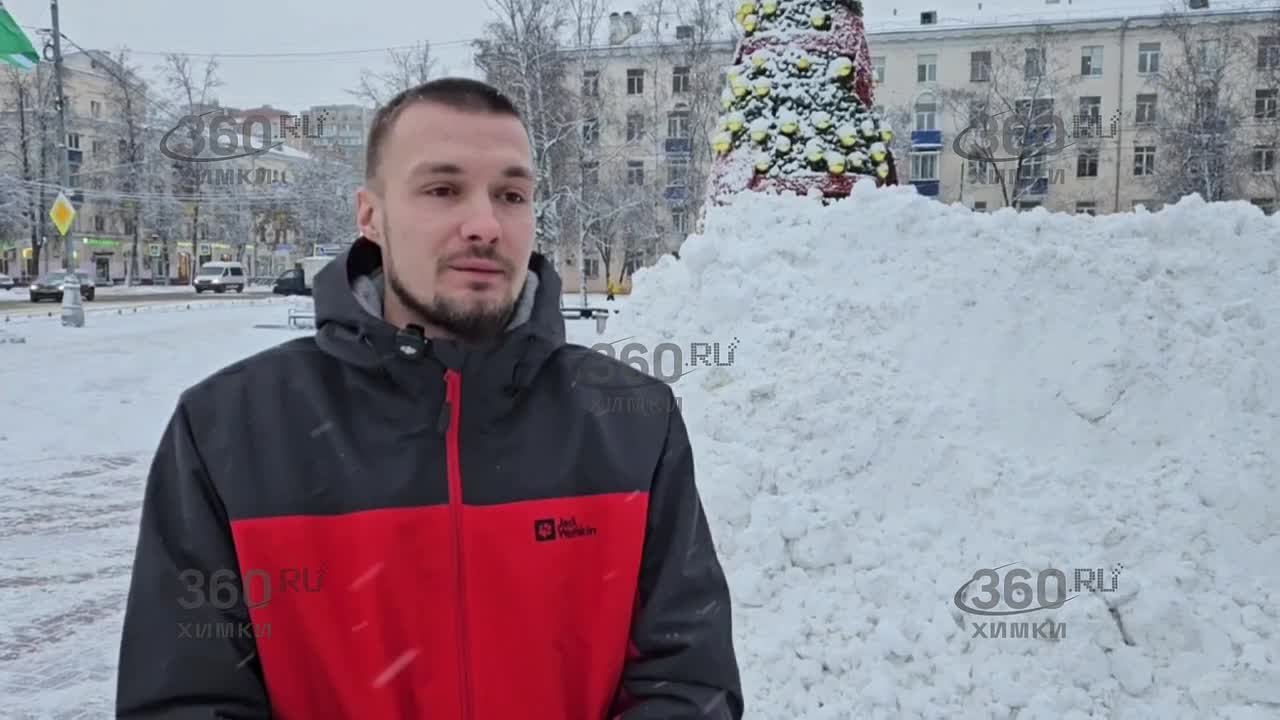 Коммунальные службы Химок ведут уборку снега На улицы вышли более 130 дворников и около 50 единиц специализированной техники. В уборке задействованы комбинированные дорожные машины, тракторы МТЗ, мини-погрузчики и самосвалы