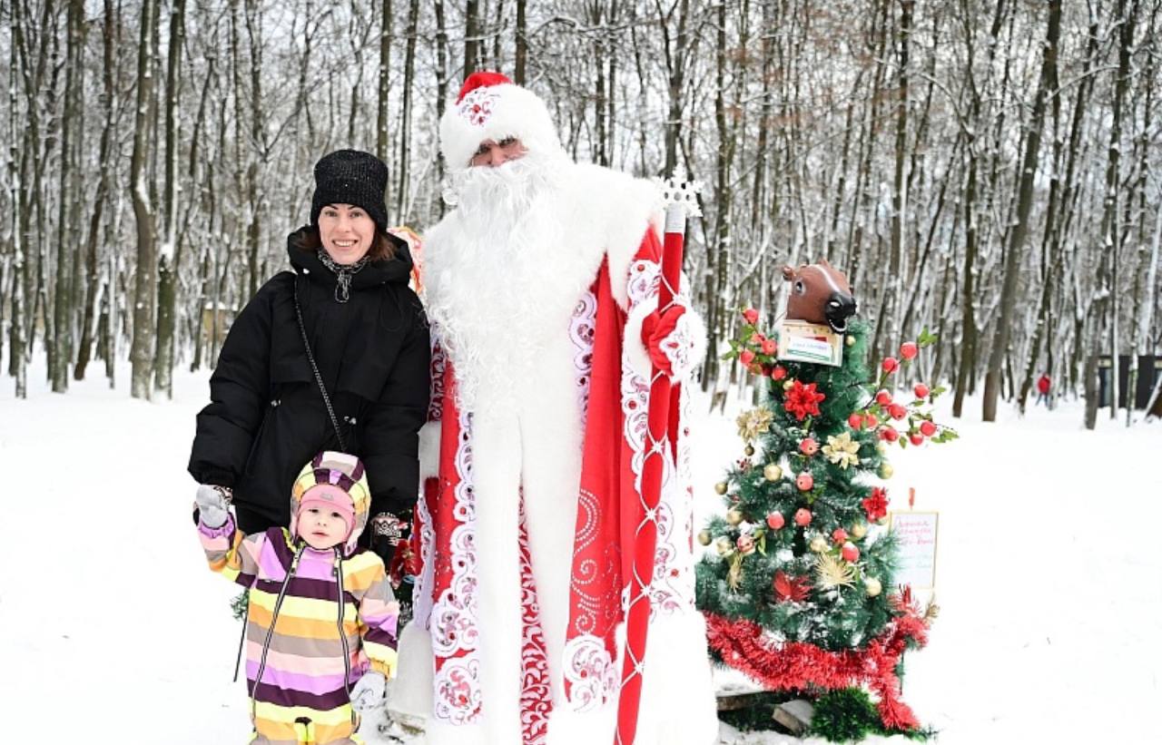 В парке усадьбы Кривякино прошло областное мероприятие «Новый год под шубой» и открытие VII новогоднего арт-фестиваля «ЧУднЫе Ёлки» В парке усадьбы Кривякино прошло областное мероприятие «Новый год под шубой» и открытие VII новогоднего арт-фестиваля «ЧУднЫе Ёлки»