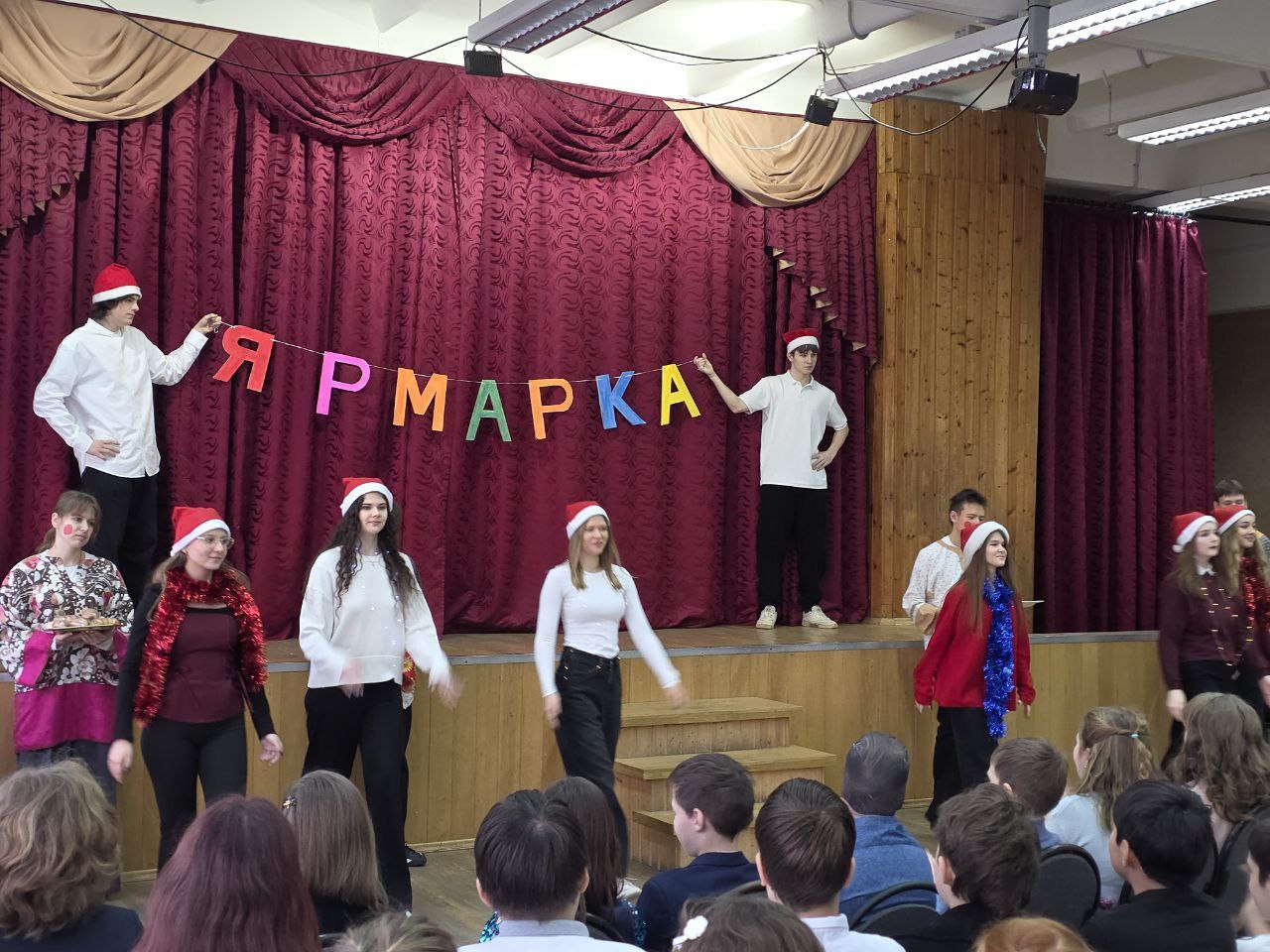 Гимназисты из Долгопрудного посвятили предновогодние дни добрым делам Гимназисты из Долгопрудного посвятили предновогодние дни добрым делам