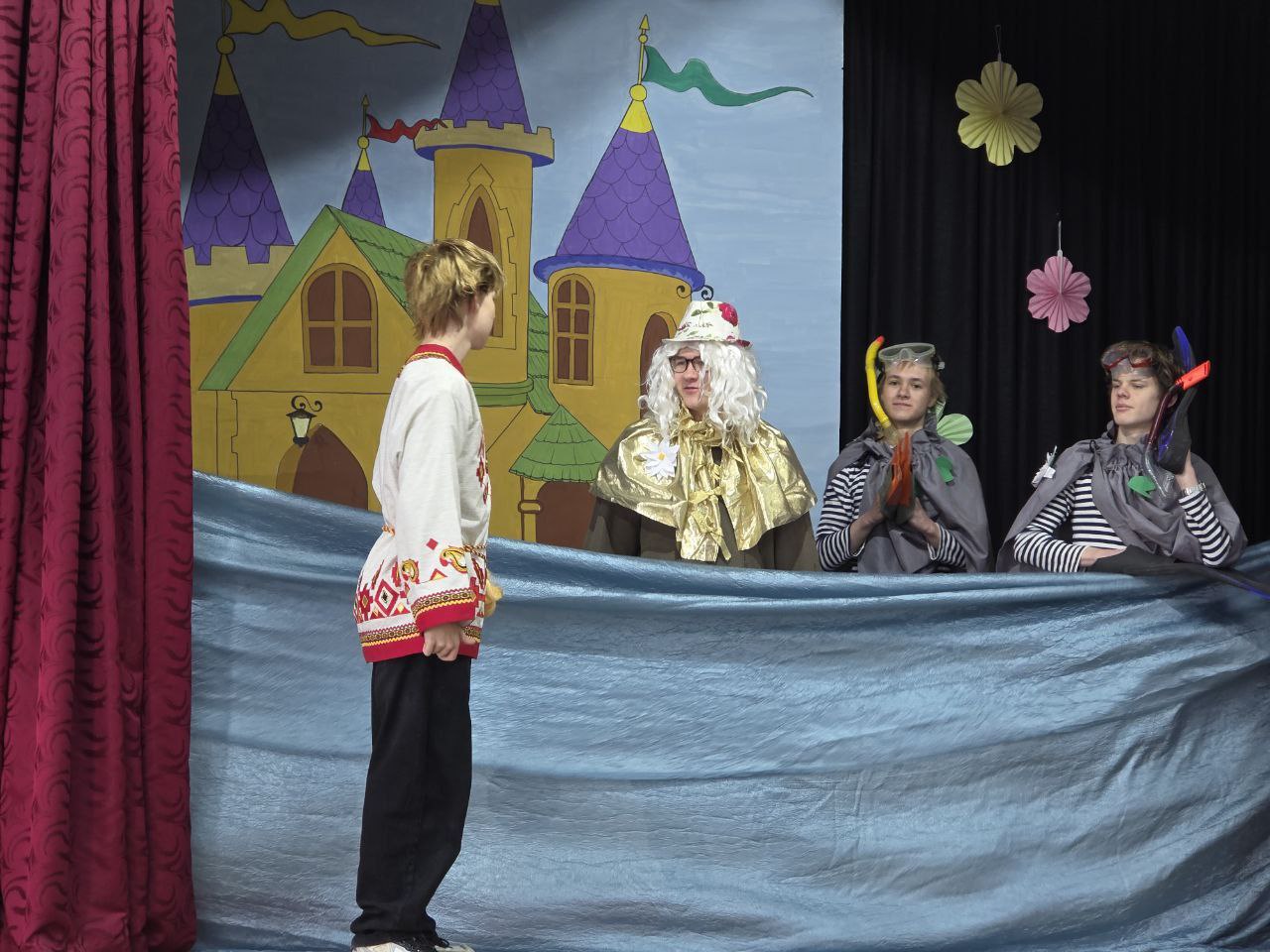 Гимназисты из Долгопрудного посвятили предновогодние дни добрым делам Гимназисты из Долгопрудного посвятили предновогодние дни добрым делам