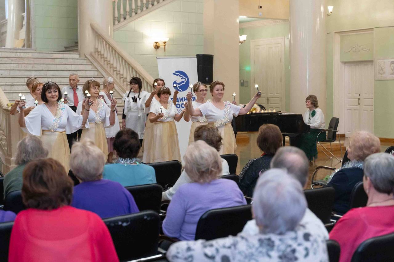 Глава Жуковского поздравил с наступающим Новым годом участников клуба «Активное долголетие» Глава Жуковского поздравил с наступающим Новым годом участников клуба «Активное долголетие»